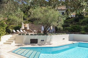 Outdoor pool - Villa in the heights of Gigaro, between sea and pine trees (La Croix-Valmer)
