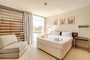 2 bedrooms, iron/ironing board, travel cot, WiFi