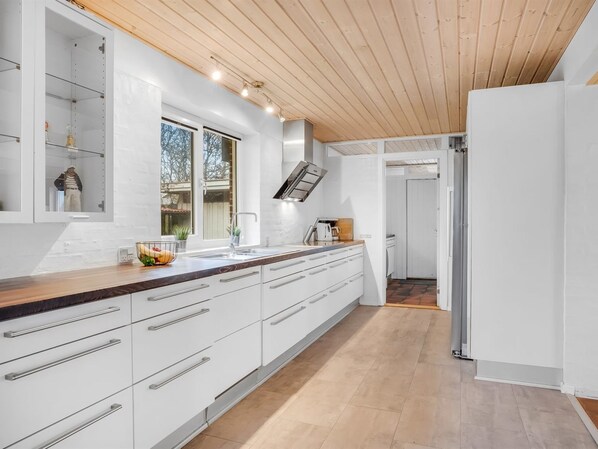 Fridge, microwave, dishwasher, cookware/dishes/utensils - "Withulf" - 500m to the fjord by Interhome (Vestervig)