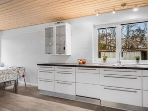 Fridge, microwave, dishwasher, cookware/dishes/utensils