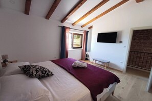 3 makuuhuonetta, silitysrauta/-lauta, Wi-Fi, vuodevaatteet