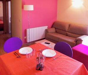 Basic Apartment | Living area