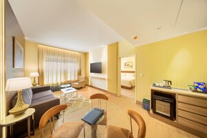 Suite, 1 cama doble | Cortinas opacas y sistema de insonorización