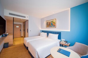 Blackout curtains, iron/ironing board, free WiFi, bed sheets - Sarovar Portico Sriperumbudur (Sriperumbudur)