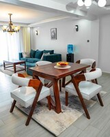 Suite Mewah, 2 kamar tidur | Area keluarga | TV layar datar