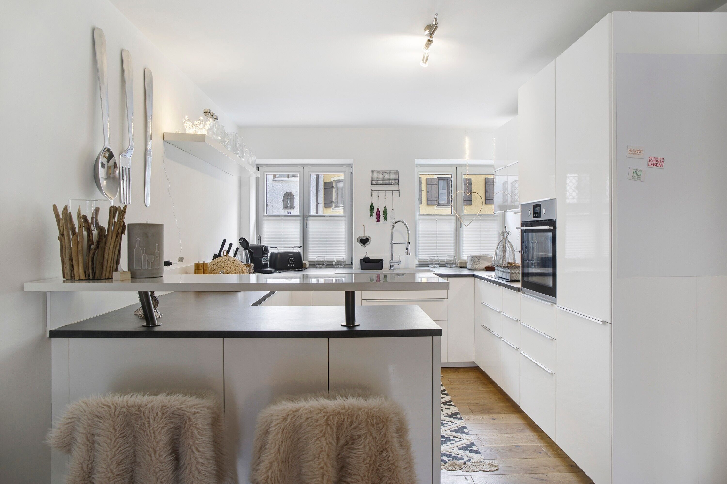 冰箱、微波炉、烤箱、炉灶