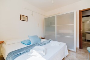 2 chambres, fer et planche à repasser, Wi-Fi, draps fournis