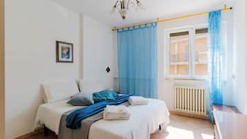 2 bedrooms, iron/ironing board, WiFi, bed sheets