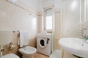 Shower, free toiletries, hair dryer, towels
