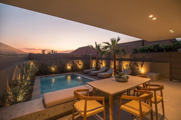 Outdoor pool, a heated pool