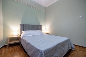 1 slaapkamer, een strijkplank/strijkijzer, wifi, beddengoed