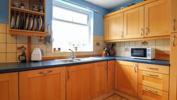 Cookware/dishes/utensils