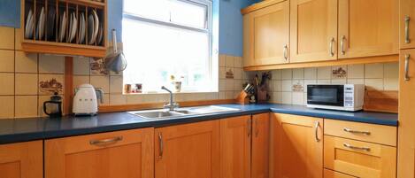 Batterie de cuisine, vaisselle et ustensiles