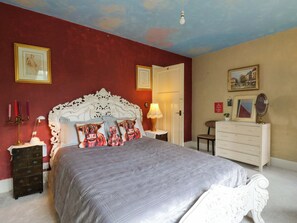 4 bedrooms, individually decorated, individually furnished, free WiFi