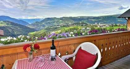 Farmhouse 'Gatterpunerhof' with Mountain View, Shared Terrace and Wi-Fi
