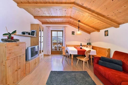 Farmhouse 'Gatterpunerhof' with Mountain View, Shared Terrace and Wi-Fi