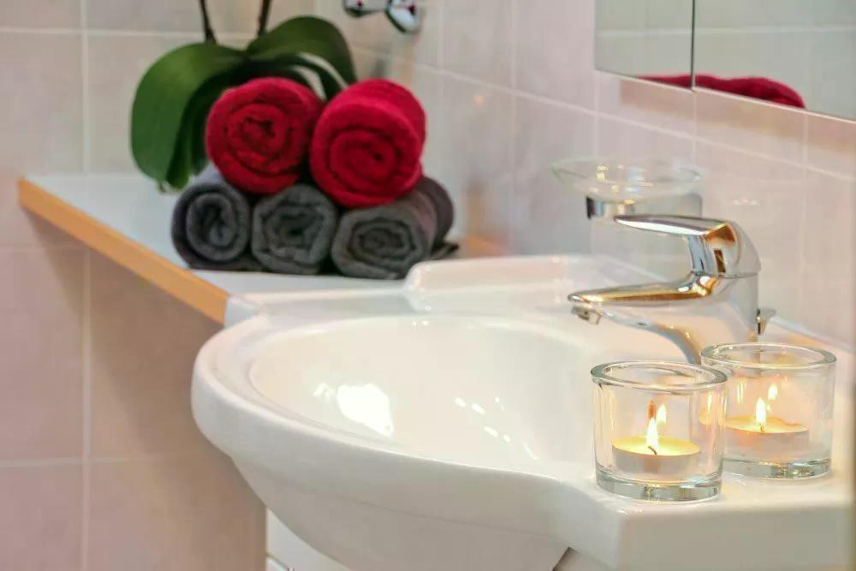 Dusj, hårføner og håndklær