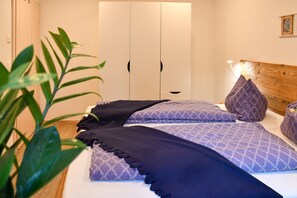 2 bedrooms, WiFi, bed sheets, wheelchair access