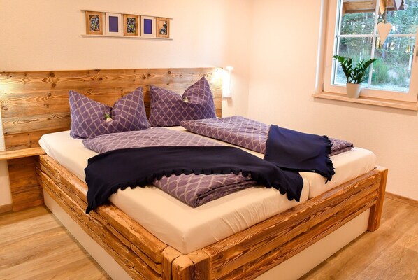 2 bedrooms, WiFi, bed sheets, wheelchair access