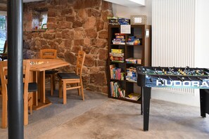 Game room - Apartment 'Heidelbeere' with Shared Terrace, Shared Garden and Wi-Fi (Lauterbach)