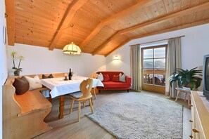 TV - Farmhouse 'Tschafon' with Mountain View, Shared Terrace and Wi-Fi (Völs am Schlern)