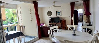 T3 🇷🇪 furnished two steps from the beach 🏖️ Saint-Pierre 🌅