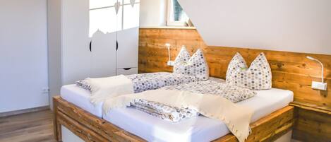 2 عدّة غرف نوم وواي فاي وملاءات أسرّة