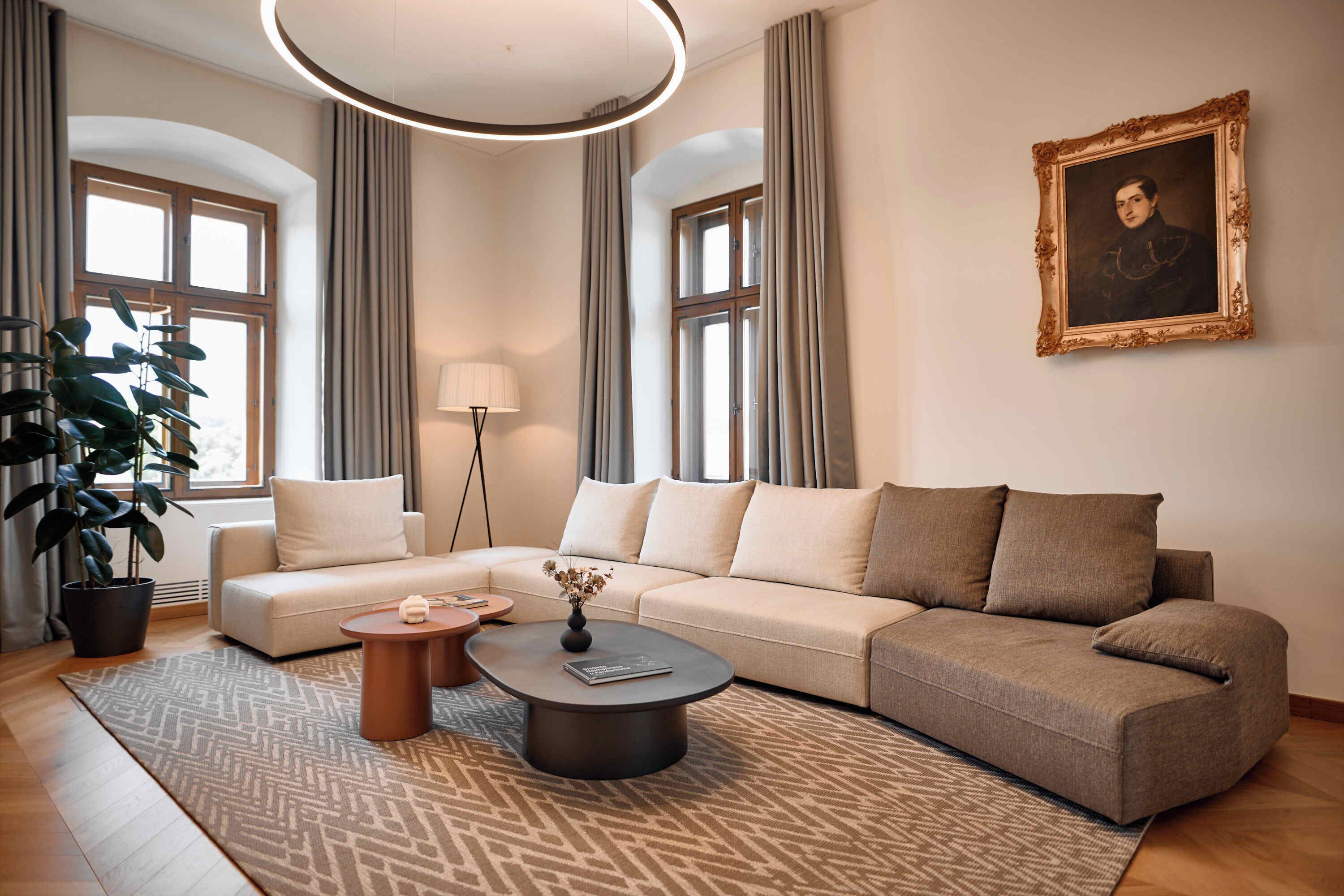 Deluxe Suite, Park View | Living room