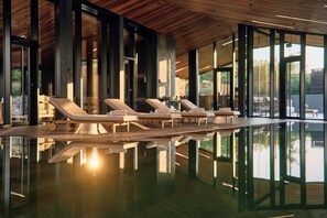 Innenpool, Liegestühle