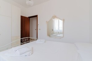 2 dormitorios, tabla de planchar con plancha, wifi y ropa de cama