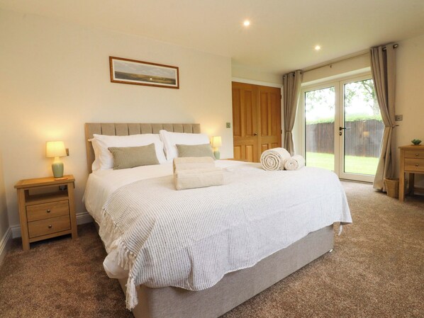 3 makuuhuonetta, yksilöllisesti sisustettu, yksilöllisesti kalustettu