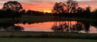 Mistletoe Lakehouse -  Stunning 6–7 bedroom residence set on 7 tranquil acres,