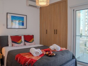 Iron/ironing board, WiFi, bed sheets