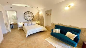 Luxury Townhome, City View | Premium bedding, individually decorated, individually furnished