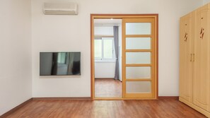 Basic Room, 1 Bedroom (Sarangchae (BBQ)) | 1 bedroom, free WiFi