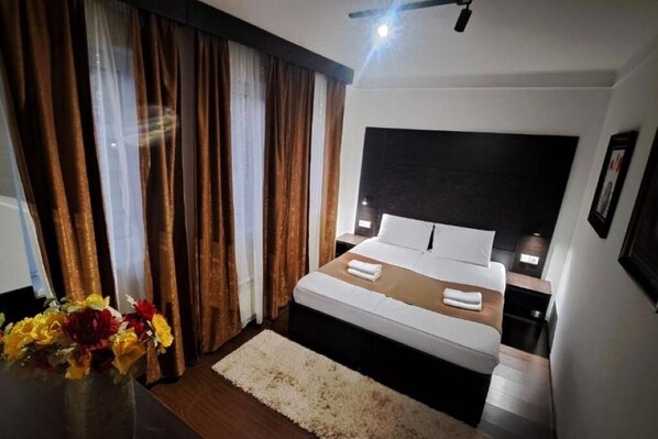 2 bedrooms, iron/ironing board, WiFi, bed sheets