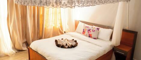 Deluxe Double Room, Balcony | Hypo-allergenic bedding, desk, laptop workspace, free WiFi