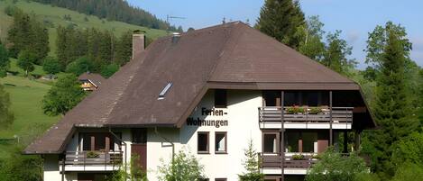 المنشأة من الخارج