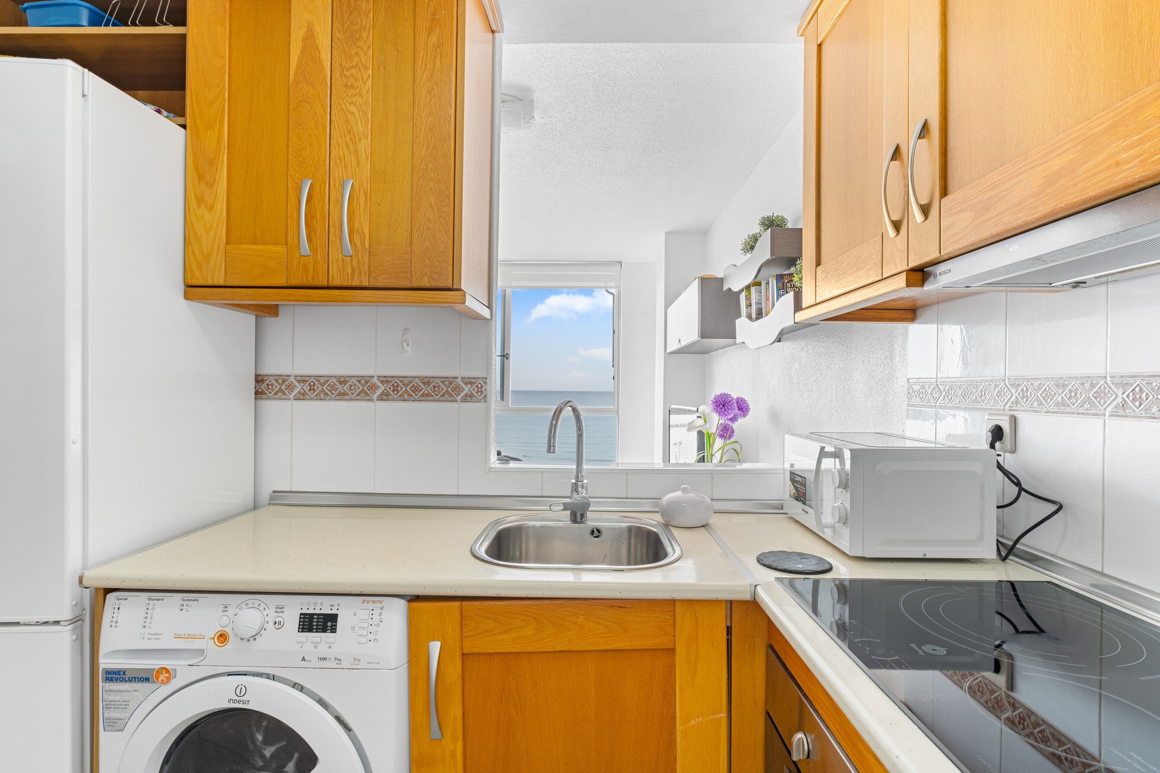 Frigorífic, microones, forn i placa de cuina 