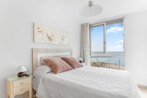 1 dormitori, planxa i posts de planxar, wifi i roba de llit 