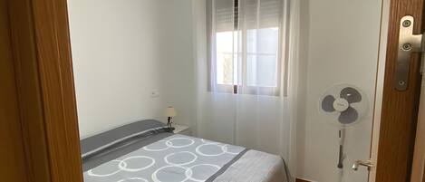 2 chambres, fer et planche à repasser, draps fournis