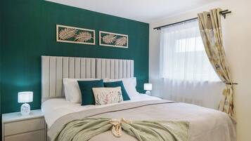 3 bedrooms, iron/ironing board, WiFi, bed sheets