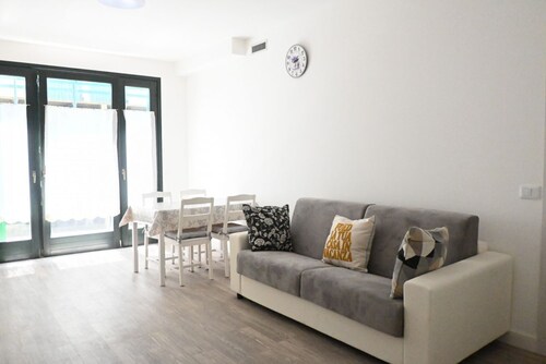 SE190 - Senigallia, renovated one-bedroom apartment with air conditioning