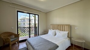 3 slaapkamers, een strijkplank/strijkijzer, gratis wifi, beddengoed