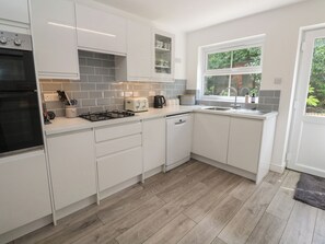 Dishwasher, cookware/dishes/utensils - Jaluna (St Ives)