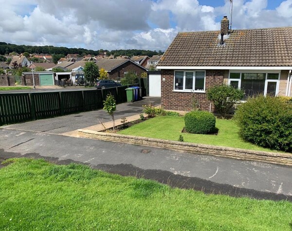 2 Bed Bungalow - Sleeps 4 - Pets - Parking - Wifi - Hunmanby