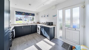Unclassified image, 2 of 17, button - 2 Bed - Sleeps 4 - Parking - Pet Friendly (Filey)