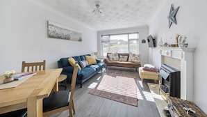 Unclassified image, 3 of 17, button - 2 Bed - Sleeps 4 - Parking - Pet Friendly (Filey)