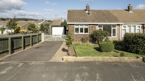 Unclassified image, 5 of 17, button - 2 Bed - Sleeps 4 - Parking - Pet Friendly (Filey)