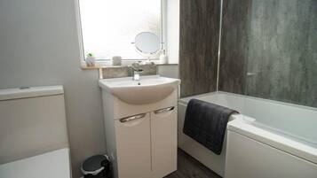 Combined shower/tub, deep soaking tub, hair dryer, towels